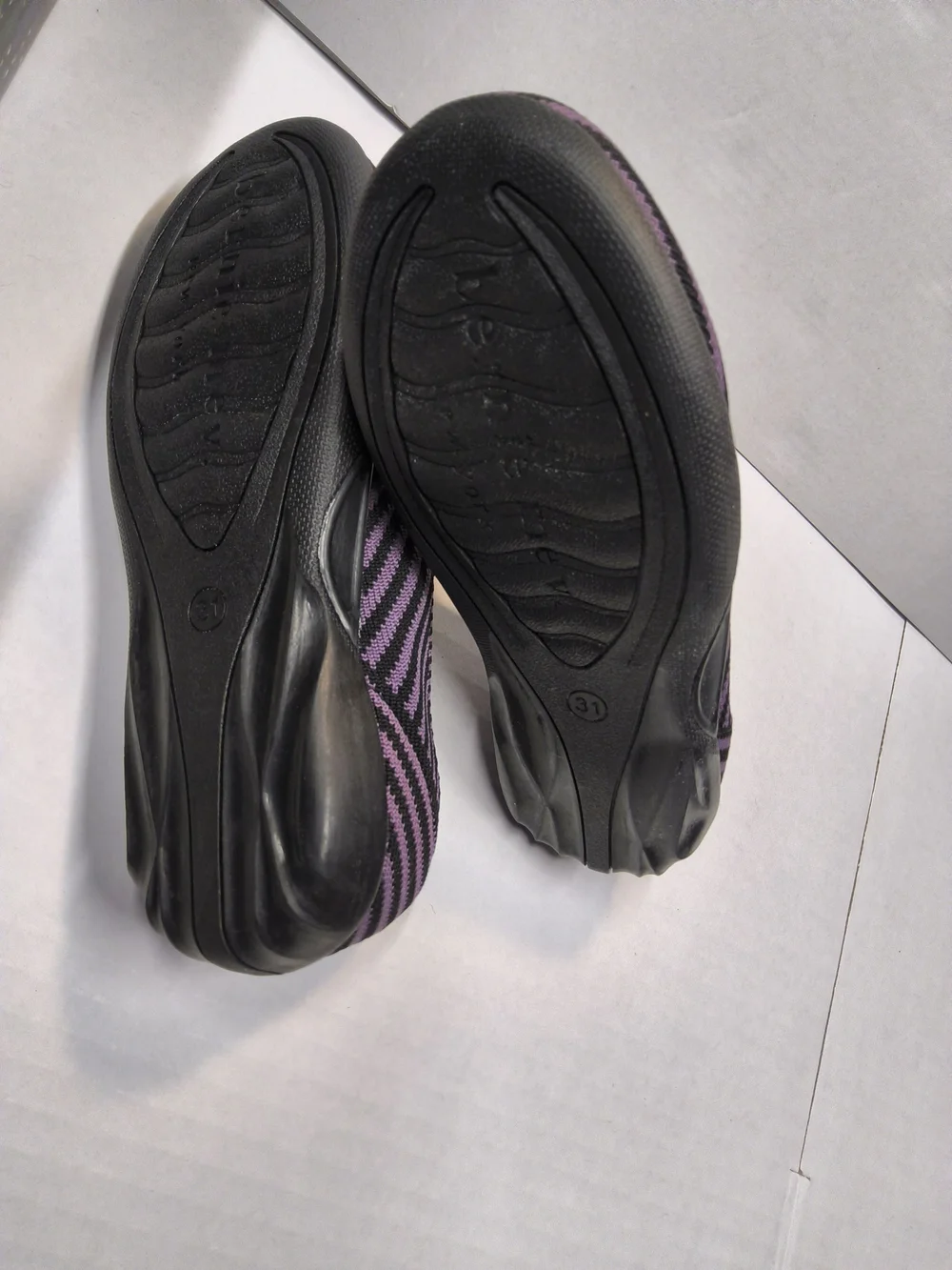 New In Box bernie mev. Girls Purple and Black Chevron Slip-On Flats Size 31